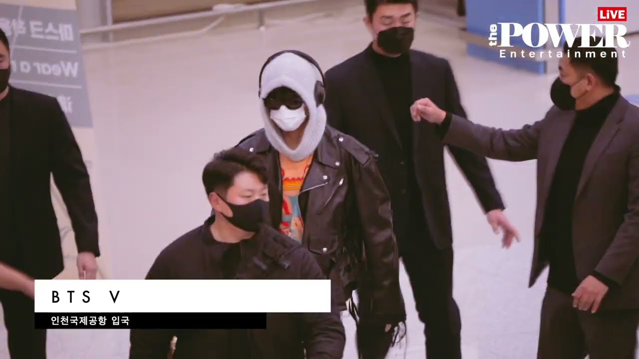 방탄소년단 뷔(BTS V), 헤드폰 껴도 팬들 환호성에 손인사