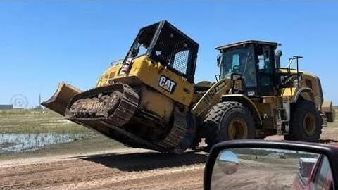 Caterpillar 950 Wheel Loader Working Hard | Heavy Machines