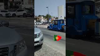 O percurso do trem começa na Casa da Baía de Setúbal, onde passa pelas sinuosas ruas próximas