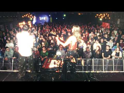 Lavine Brings Live Energy to Cologne Supporting Kid Francescoli β slide 1