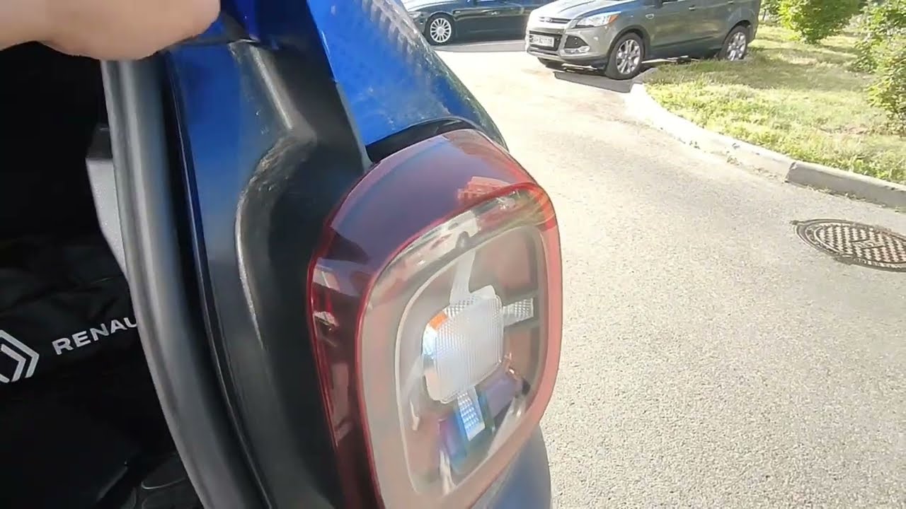 Как поменять лампы в задней фаре Рено Дастер Renault Duster
