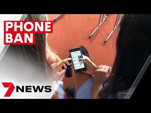 Mobile phones banned in SA high schools