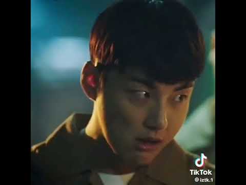 نظرته في كل مره تخزله امه فيها سيادة القاضي كيدراما