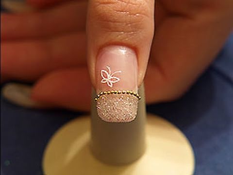 Fingernail design with nail art necklace