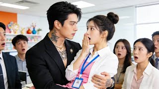 Magang dipecat tinju CEO — tak disangka, dia malah jatuh cinta pada pandangan pertama!