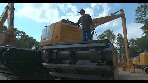 CATERPILLAR AM300 Amphibious Excavator Features