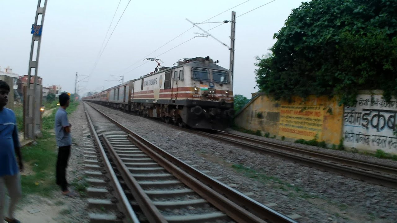 SPEEDY WAP5 🤩 TOWARDS LUCKNOW 🔥 | 14205 Ayodhya Express 🔥 - YouTube