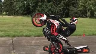 Stunt And Wheelieschool , Ktm Duke 390 Wheelie