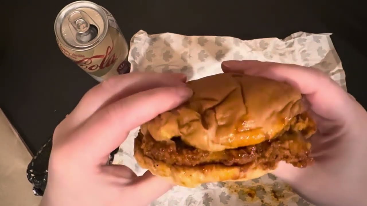 ASMR | Едим острые куриные сэндвичи от Mary Browns | ШЕПОТ АСМР — Звуки еды