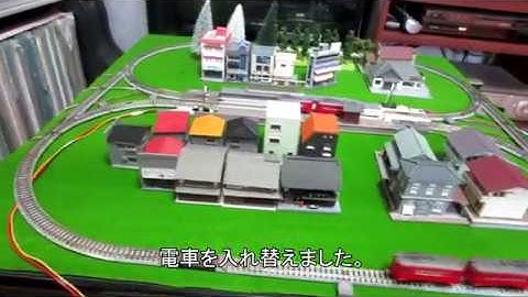 ３重円形路での赤い電車の手動運転