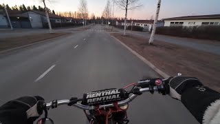 Jonne Ajaa Poliisia Piiloon 125 Cc Mopolla