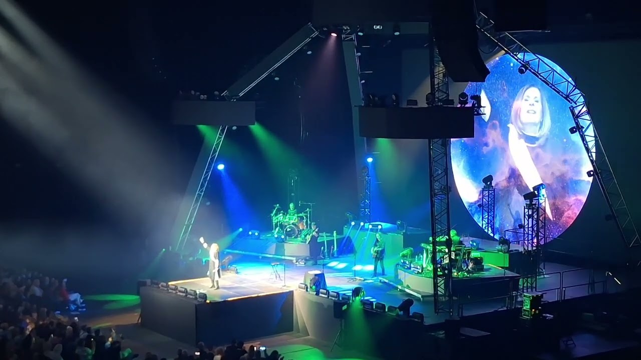 2025.10.18 Koncz Zsuzsa - Csodálatos világ, Szeretni valakit valamiért, Ég és föld között (Republic)