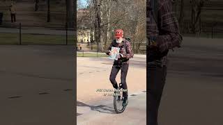 Kong Harald får «Olav og bokstavene» | Erlend Loe, Tore Rem og Svein Nyhus