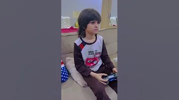 تحدي العب فورت نايت وانا متشقلب Fortnite 