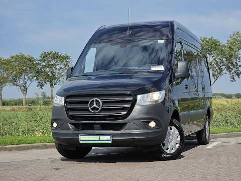 Film: Mercedes-Benz SPRINTER 317 L2H2 Mbux Navi AC — 2023 — prezentacja pojazdu