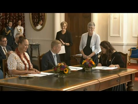 Chris Hipkins sworn