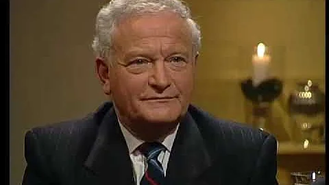 Andries Knevel interviewt mr. Max Moszkowicz (1996)