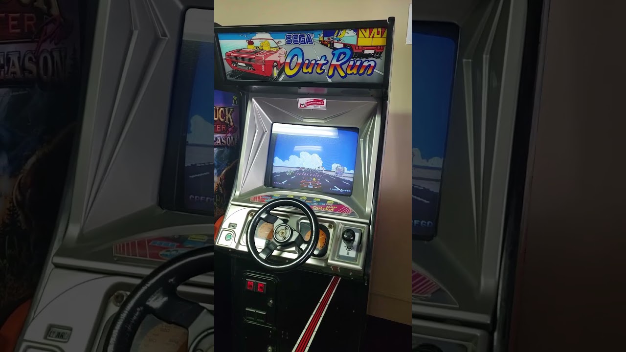 What's Inside this Old Hotel Arcade? 