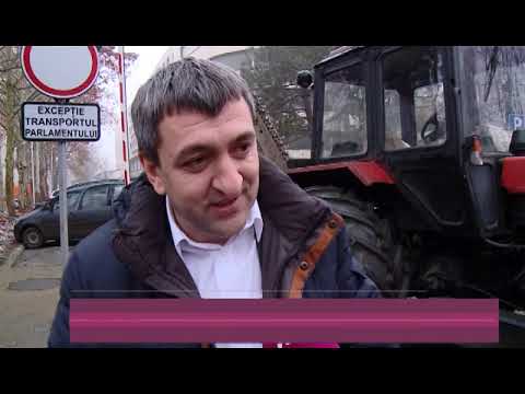 Un șofer a ajuns cu mașina blocată după ce s-a surpat asfaltul tv8 italia