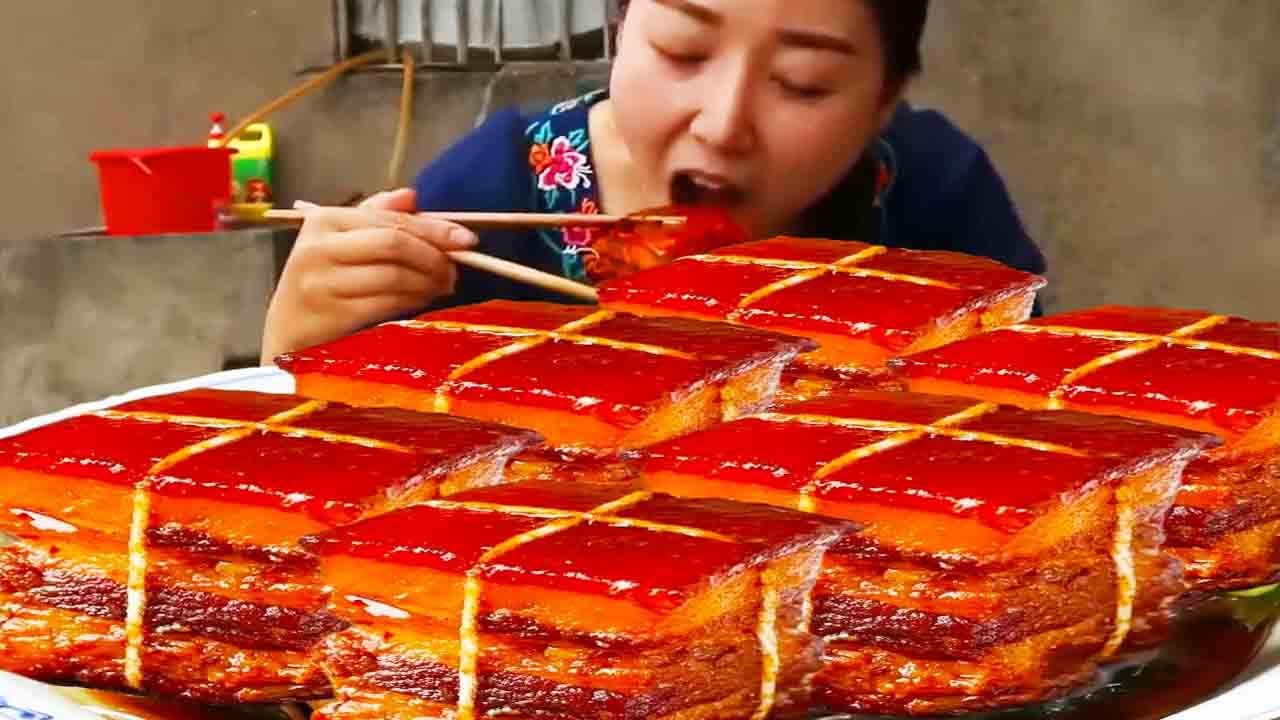 小雨做了四川人最愛吃的東坡肉，巨大肉块撕下來吃，真過癮【市民朱小雨】