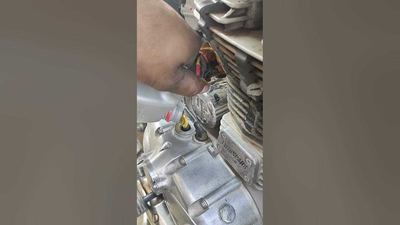 royalenfield classic350 Engine Oil Capacity And Grade Details By royalenfield-classic350-engine-oil-capacity-and-grade-details-by