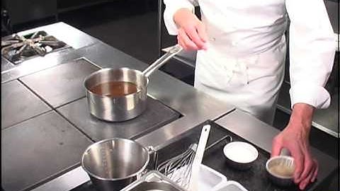 Réaliser une sauce au vin rouge