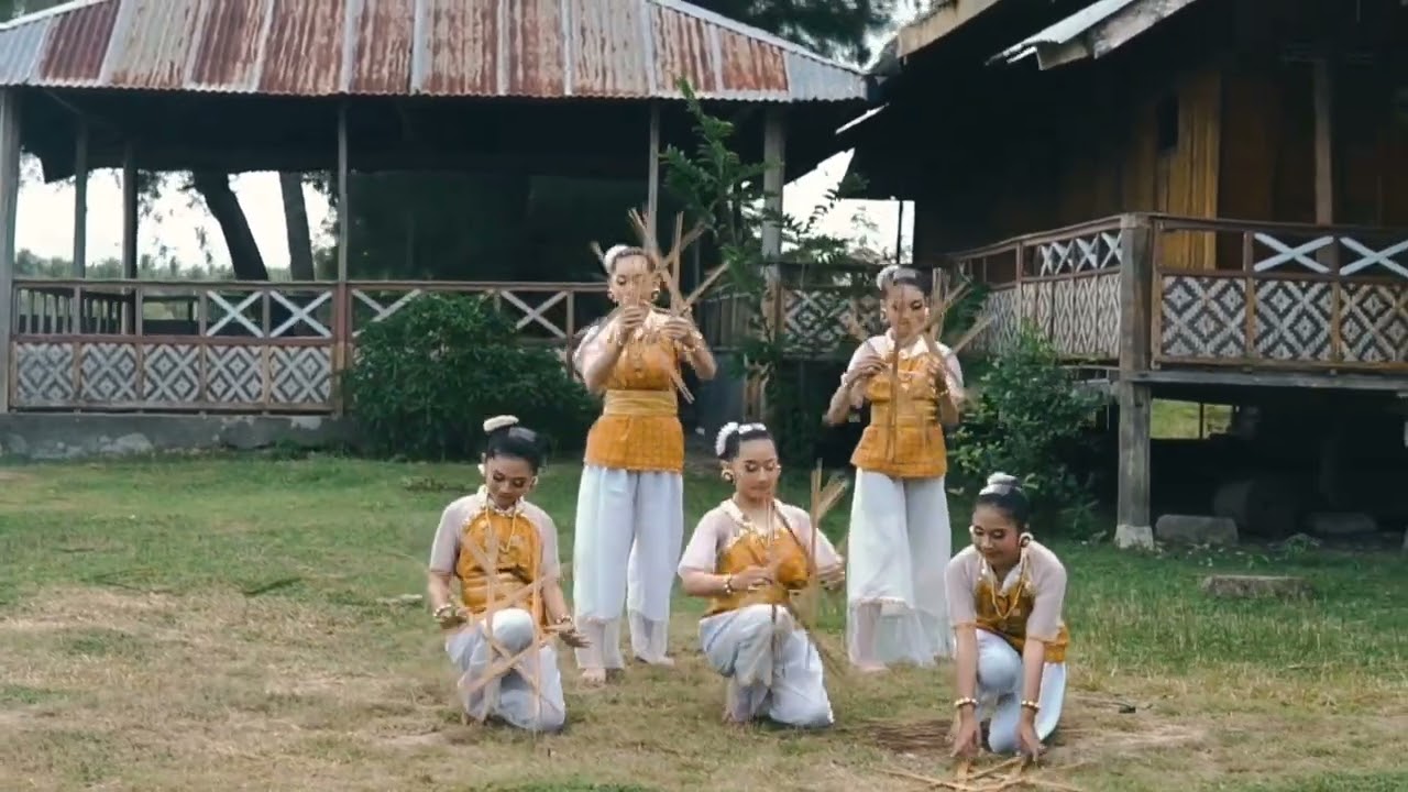 SMPN 2 MAJENE TARI RAKKI' PROVINSI SULAWESI BARAT KABUPATEN MAJENE TARI KREASI SMPN 2 MAJENE