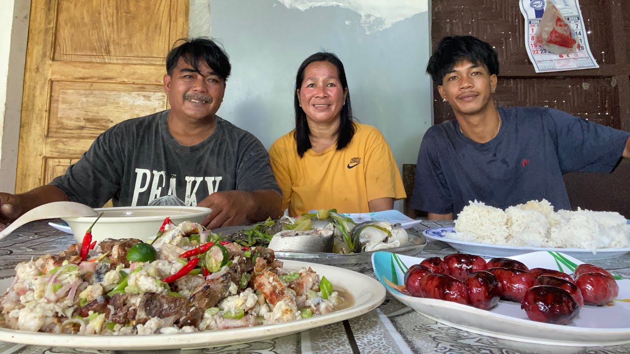 TANGHALIAN SINIGANG NA BANGUS & KINILAW NA MAY PORK INIHAW & LONGGANISA.