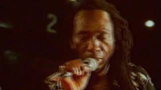 Thomas Mapfumo .. 1990 .. Mbira documentary.