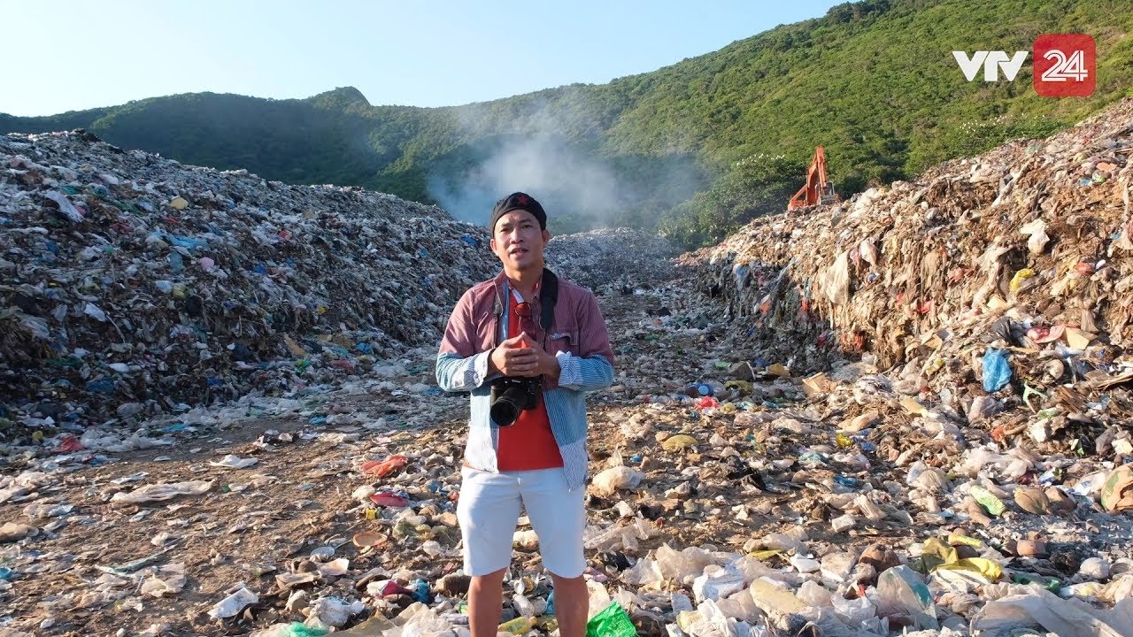 Bãi biển không có dân nhưng vẫn đầy rác tại Côn Đảo | VTV24