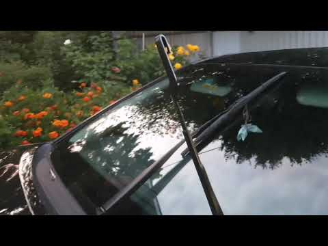 Видео: Как поменять щетки стеклоочистителя на Тойота Камри?