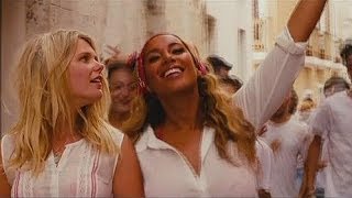 Ohrwürmer, Gefühlschaos und eine Hochzeit in 'Walking on Sunshine' - cinema