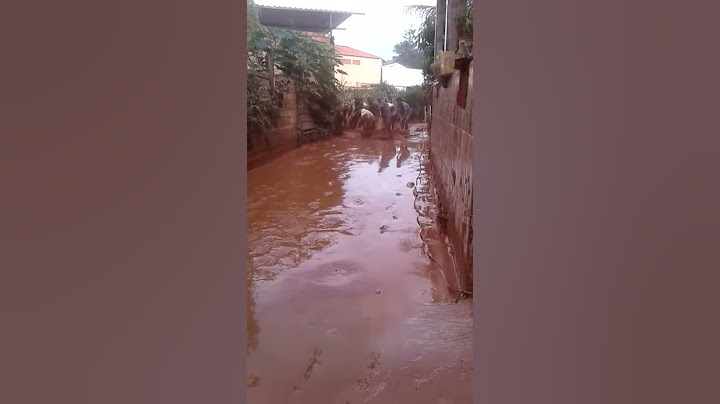 Invenção  da rocinha para tirar lama de enchente de dentro de casa.
