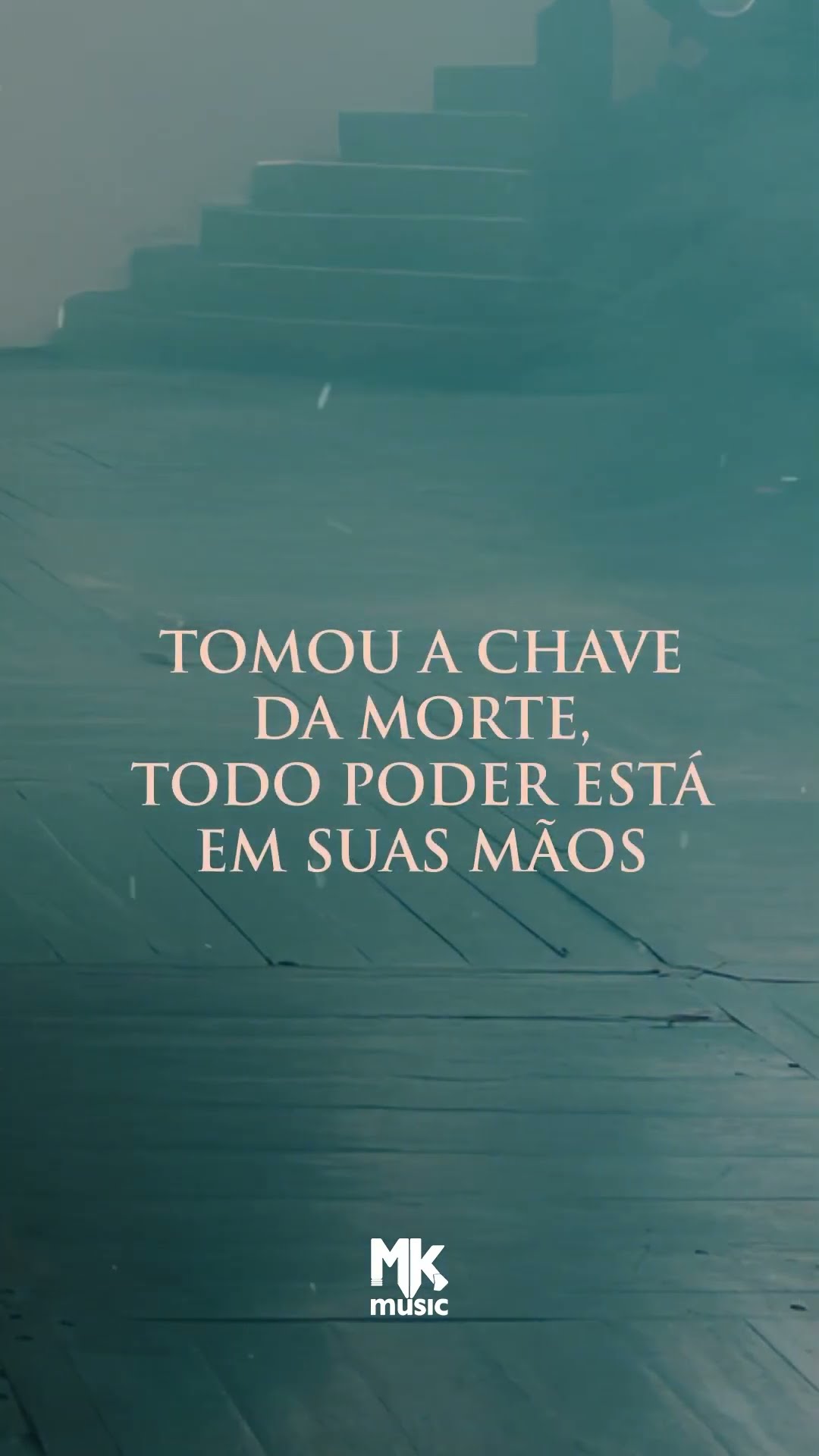 Em sua coxa está escrito: 'REI DOS REIS, SENHOR DOS SENHORES' #QuemÉEsseRei #AndréWilian #Clipe