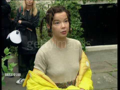 Björk : She confronts the media about Ricardo Lopez