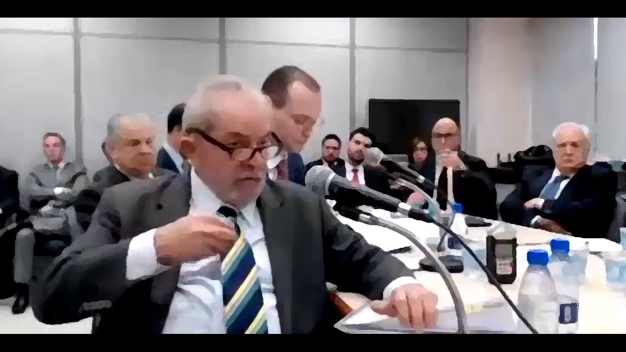 Dirigiu Se Ao Tribunal Disposto à Falar Ao Juiz