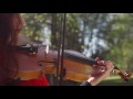 Съёмка для стоков: Игра на скрипке в осеннем парке