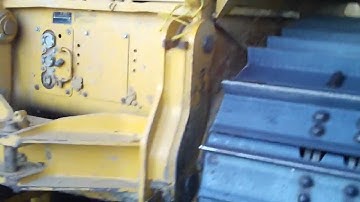 A quick look at a CAT D7E LGP while it is being serviced