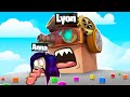 MANGIO I MIEI AMICI PER DIVENTARE UN CUBO GIGANTE SU ROBLOX!!