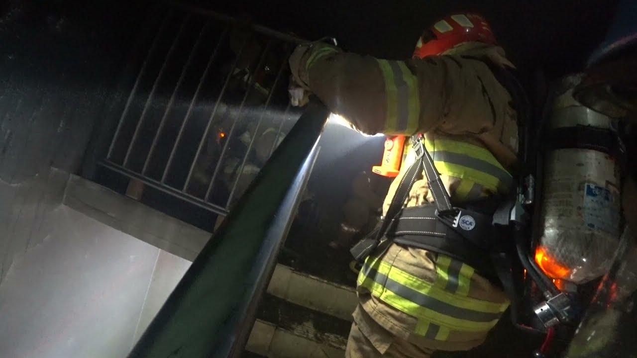 불타는 공간, 빨려 들어가는 연기