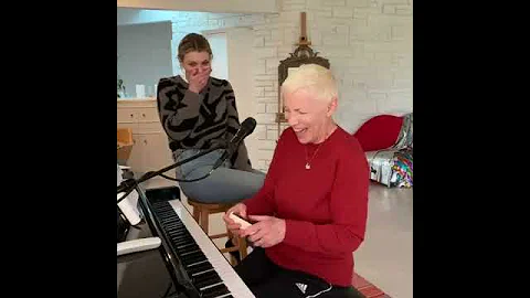 Funny moment with Annie Lennox, Lola and Braeden Wright - When recording fails