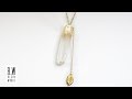 金色の葉チャーム付きクリスタルペンダント　Clear Crystal Pendant with Gold Leaf Charm【レジンアクセサリー｜Resin Jewelry】