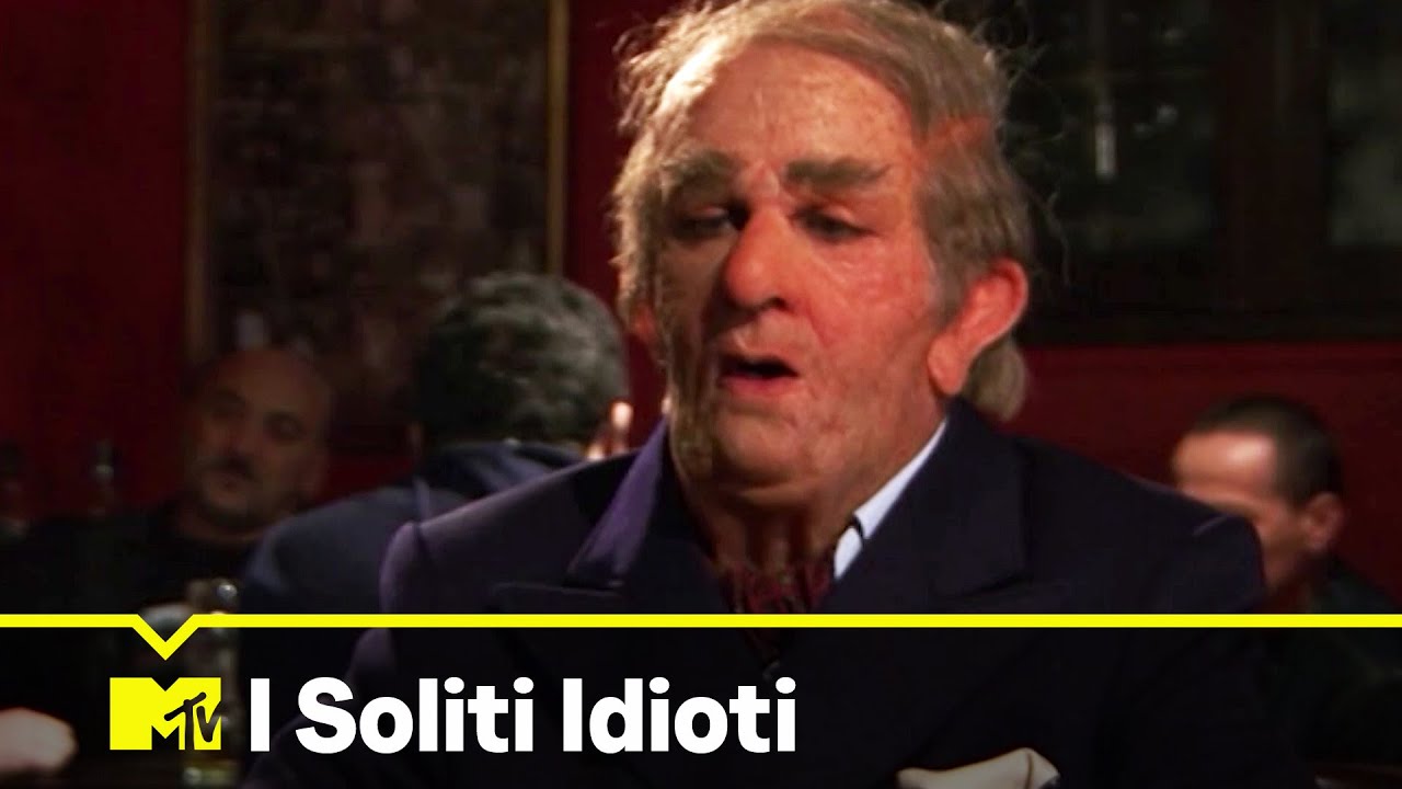 I Soliti Idioti: Ruggero De Ceglie, Gianluca e la rissa al pub | Father