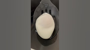 PERFECT poached egg and science behind #poachedegg #foodscience #eggs #cooking #eggsbenedict