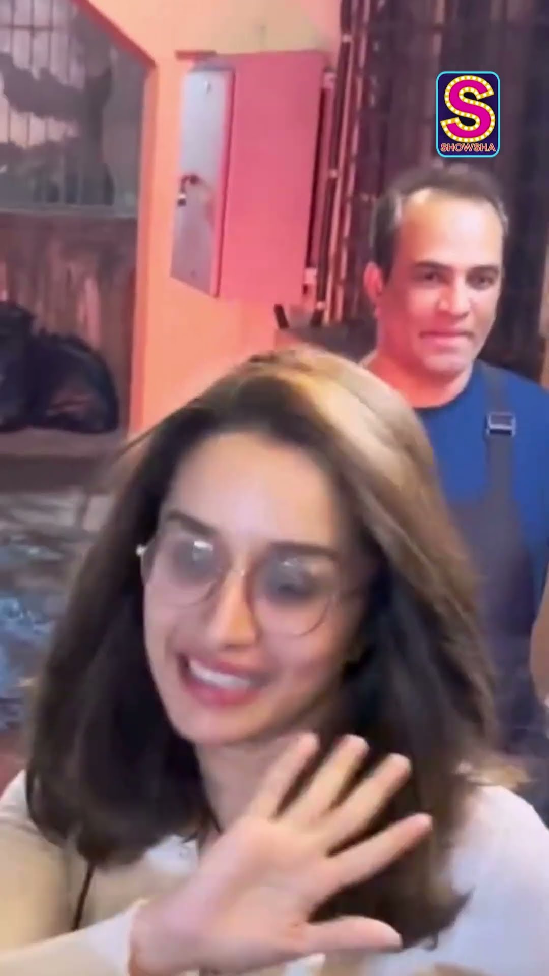 Can You Take A Guess What Shraddha Kapoor Is Saying To Paps? | Celebrity | Bollywood | N18S