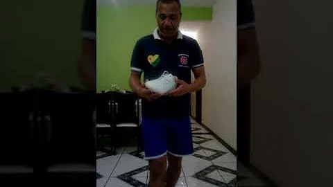 Como limpar chuteira preta?