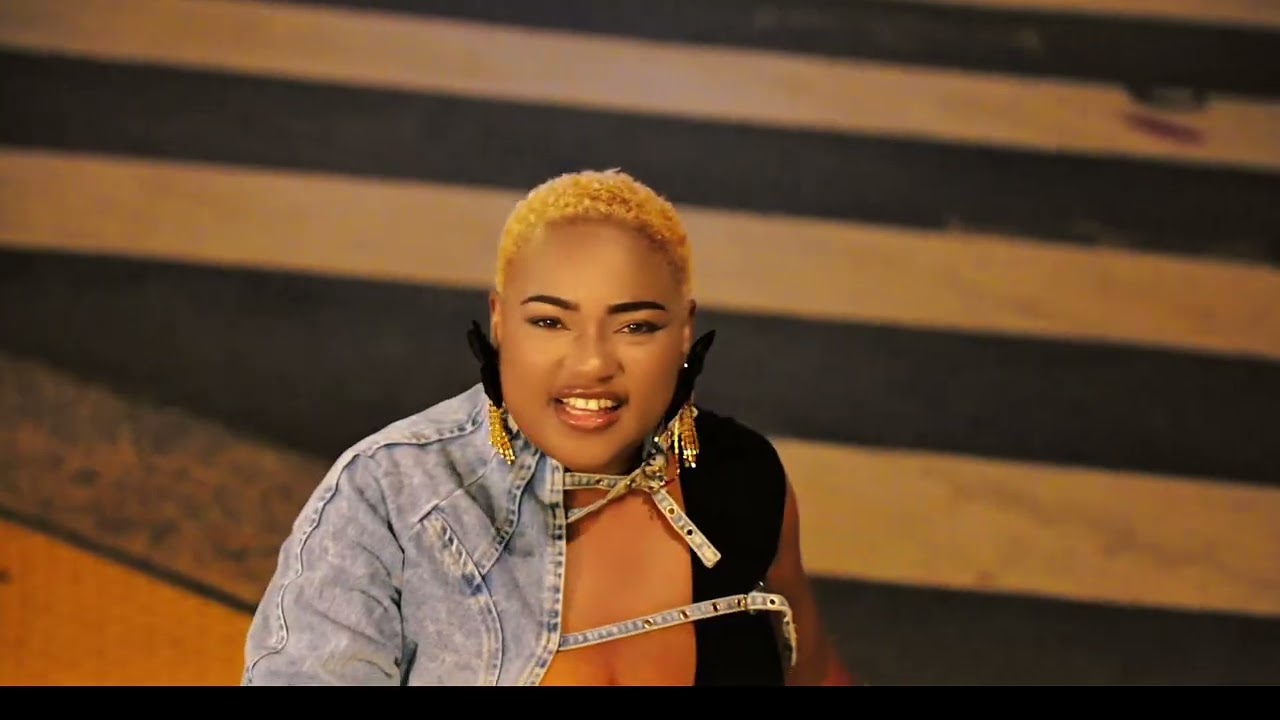 Pearl Ice Babila auf YouTube ansehen Pearl Ice Babila auf YouTube ansehen