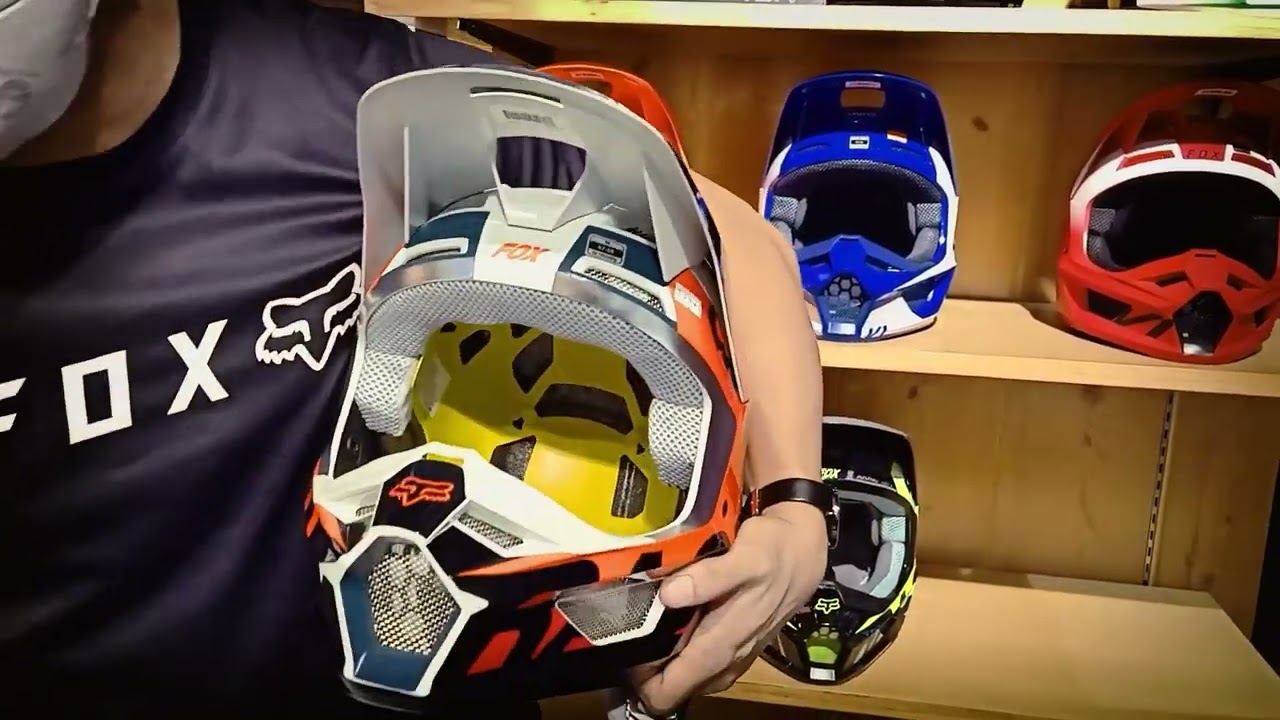 Review: Fox V1 2019, the ideal helmet to start in motocross · Motocard