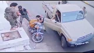 فيديو عمل جبان طقم مسلح يضرب راعي متر في#عدن ..؟