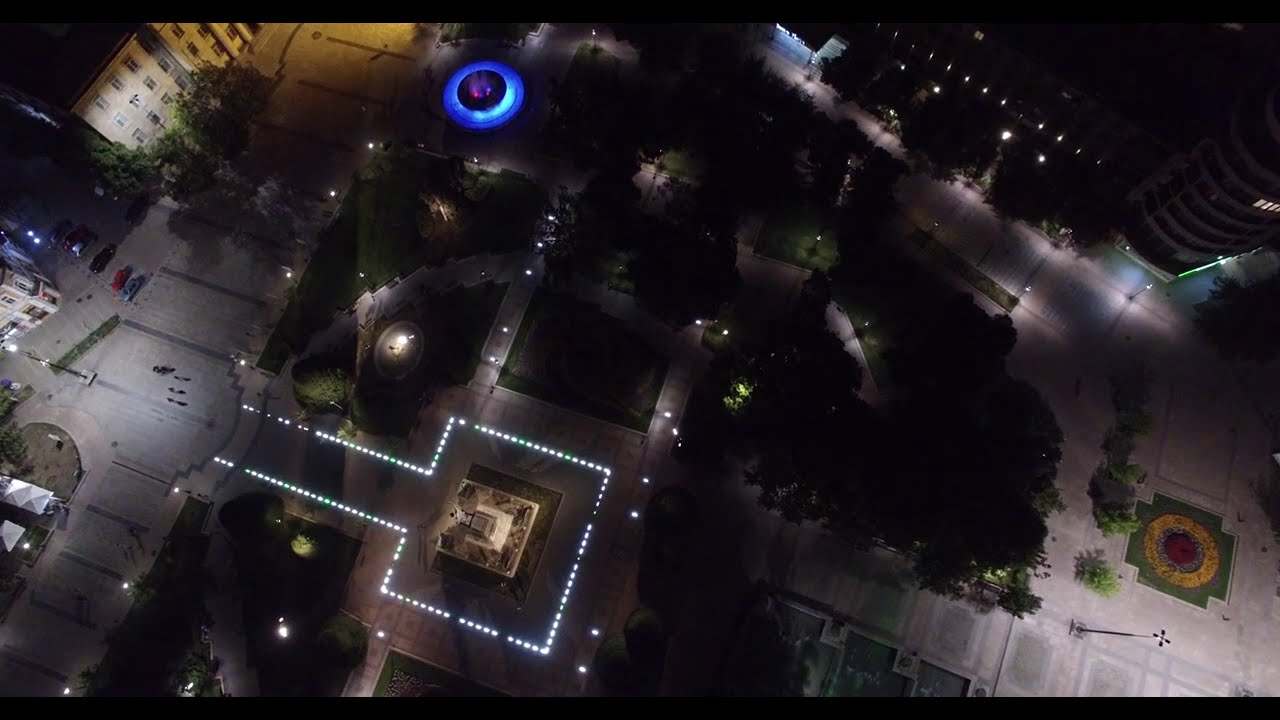 Центъра на Русе, пл. Свобода, статуя нощем / Ruse by Night, Freedom ...